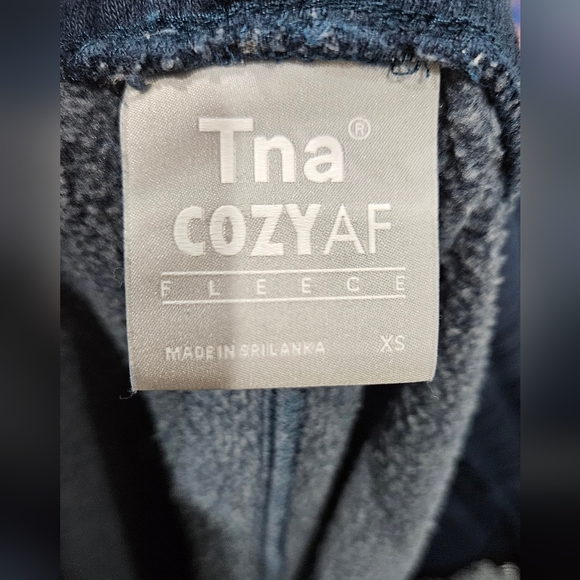 Aritzia TNA Boyfriend Sweatpants - Picture 3 of 5